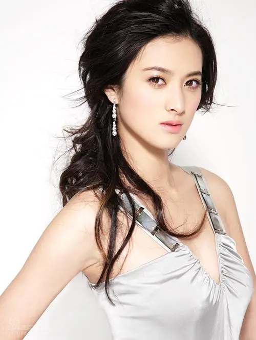 靳東同學兼前女友,34歲結婚生女後減產,42歲在《雪中》演裴南葦 靳東同學兼前女友,34歲結婚生女後減產,42歲在《雪中》演裴南葦