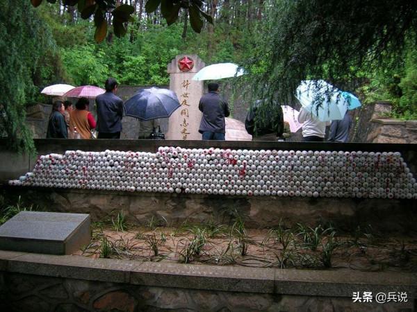 嗜酒如命許世友，逮到連長偷偷喝酒：不要藏了，關禁閉三天