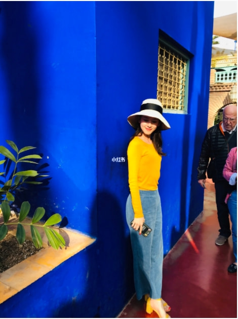 網友偶遇章澤天聚餐，素顏普通還沒路人漂亮，但氣質高貴優雅