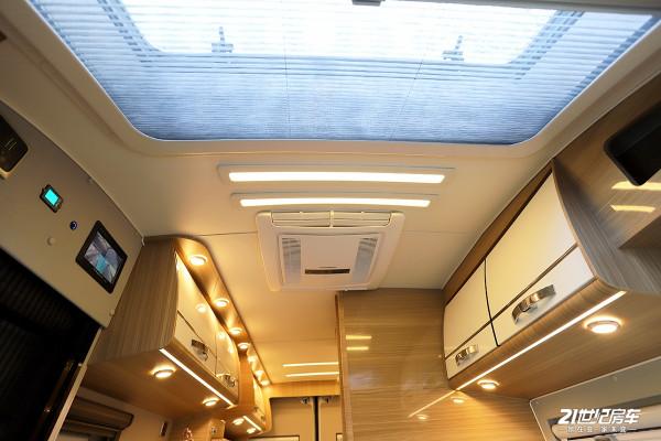 衛航全新配色邁阿密藍，情懷還是創新？實拍V590藍色進化版房車