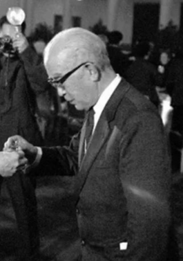 1976年,日本一老人來北京悼念總理,追悼會上直言:我是總理的弟弟 1976年,日本一老人來北京悼念總理,追悼會上直言:我是總理的弟弟