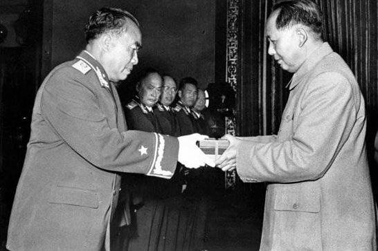 1955年授銜1048名開國將帥，如今2人仍然健在，分別是誰？