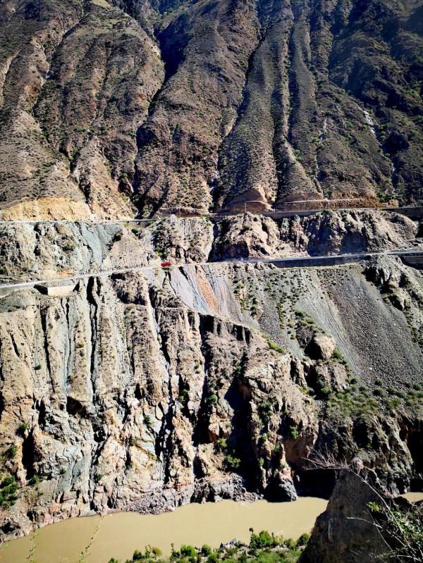 梅里雪山腳的世外桃源雨崩之旅第五天一一尼農峽谷 梅里雪山腳的世外桃源雨崩之旅第五天一一尼農峽谷