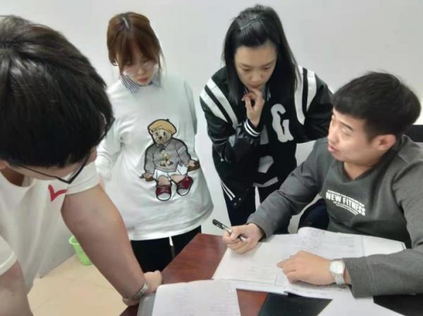 “新型啃老”開始了，家長很難察覺，還以為學生很努力很孝順