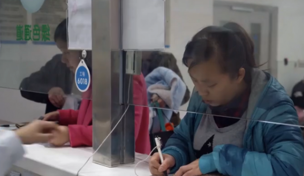 真實故事：安徽4歲男孩患惡性腫瘤，手術時被迫中止，父母痛哭