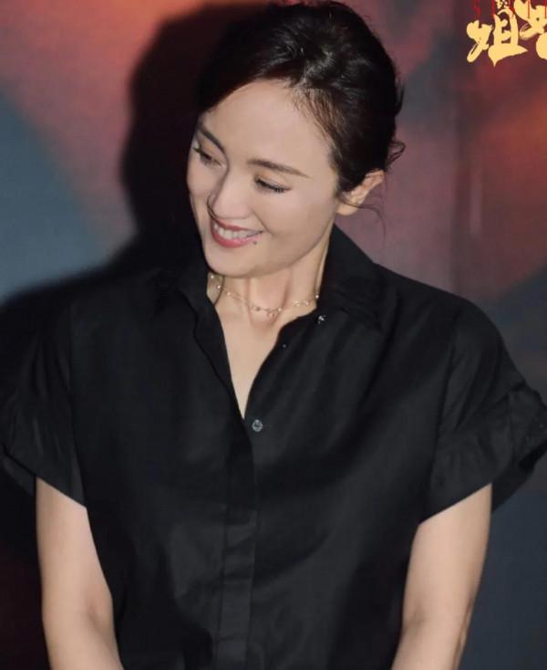 朱媛媛：出道26年，與辛柏青相愛28年生一女，46歲翻紅，人生圓滿