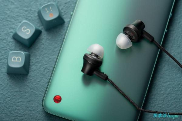「迷走反射 . 簡評*3」威澤BS1耳塞、 DA1小尾巴 和 HE03D耳塞