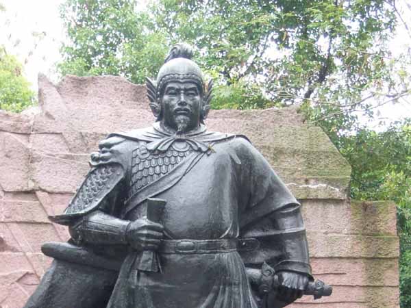 如果當年岳飛不遵十二道金牌，起兵謀反，能否新建一個輝煌王朝？