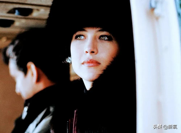 流動美態+不動氣場，才是美人的終極目標