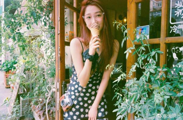 關曉彤24歲生日福利照 微信頭像照片有了