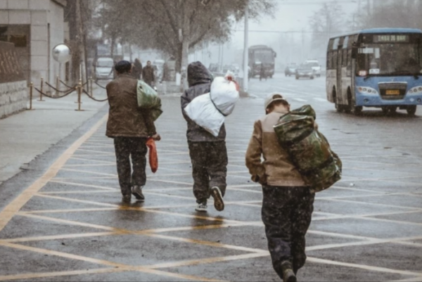 真實故事&colon;廣東7歲男孩被拐&comma;13年後在路邊吃生蠔&comma;意外找到親生父親