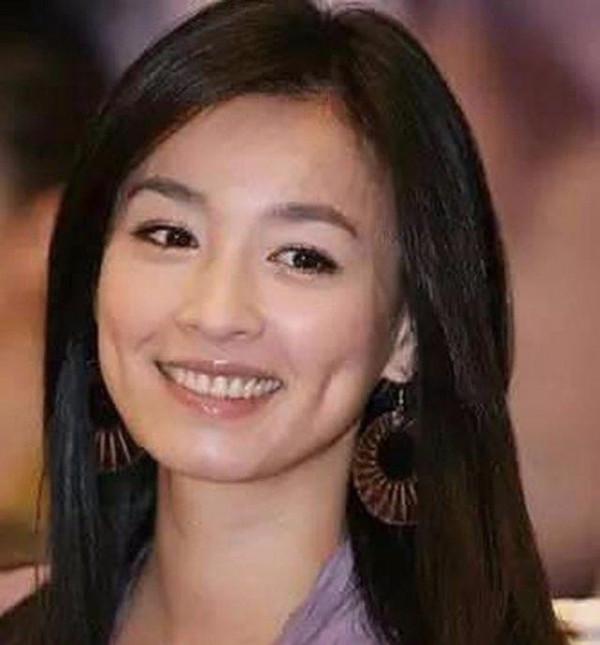 絕了！這九個酒窩女星無人爭鋒，一顰一笑都超甜，整不出的靈動