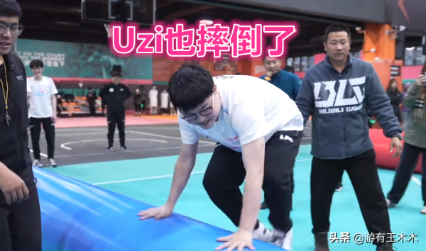 “摔了一跤當場退役!”LPL運動會發生意外,選手受傷引發熱議 “摔了一跤當場退役!”LPL運動會發生意外,選手受傷引發熱議