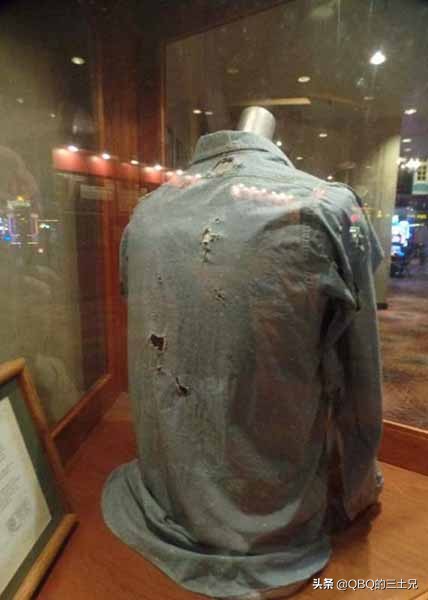 154號公路伏擊戰，警方精心設下圈套，130多槍擊斃“亡命鴛鴦”