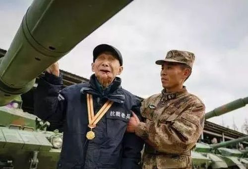 2016年，江蘇一女兒翻出父親日軍大印，解放軍6輛坦克迎接，為何