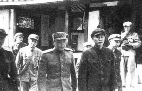 1955年解方被授予少將軍銜，彭老總：他是少將，我頂多當個中將