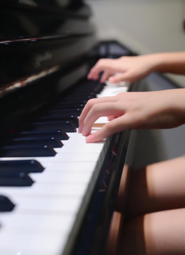 一天六個小時練一年和一天一個小時練六年，哪個練琴效果好？