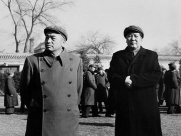 左權意外犧牲，日軍居然挖出遺體再羞辱，且看彭老總如何報仇雪恨