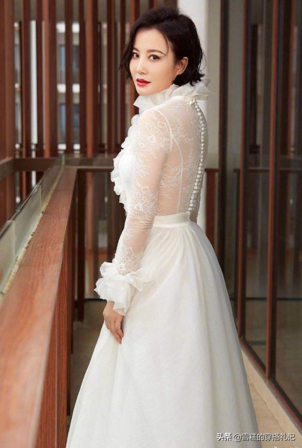 若你今年50歲，建議別留長卷發了，顯老！試試這3種短髮，真時尚