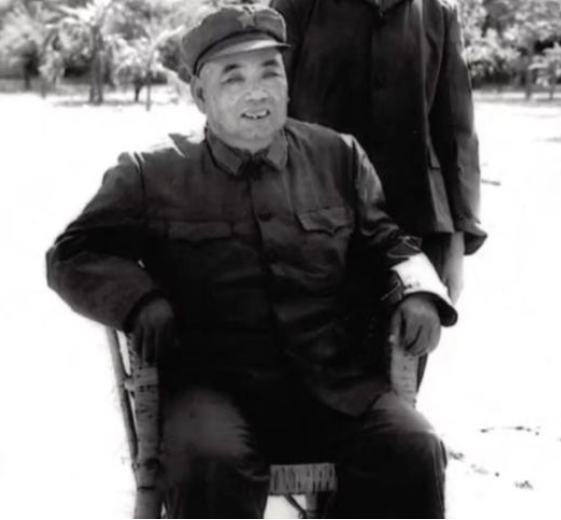 毛澤東訪問江西,劉俊秀兒子看出端倪:爸爸換褲子準是毛主席來了 毛澤東訪問江西,劉俊秀兒子看出端倪:爸爸換褲子準是毛主席來了