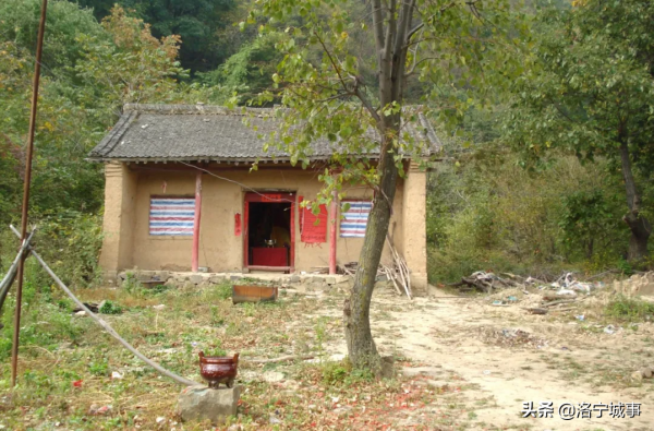 洛寧縣景陽鎮腳跡山 洛寧縣景陽鎮腳跡山