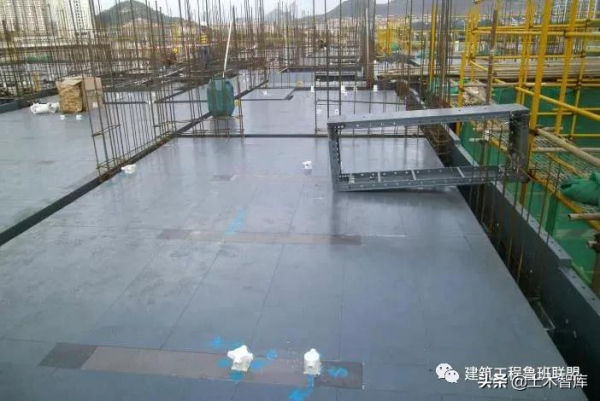 土建採用鋁模、裝配式施工時，機電如何配合預埋？
