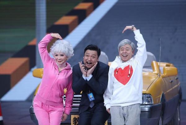 “喜劇人”賈冰：28歲當團長，35歲副處級，37歲辭職後爆紅