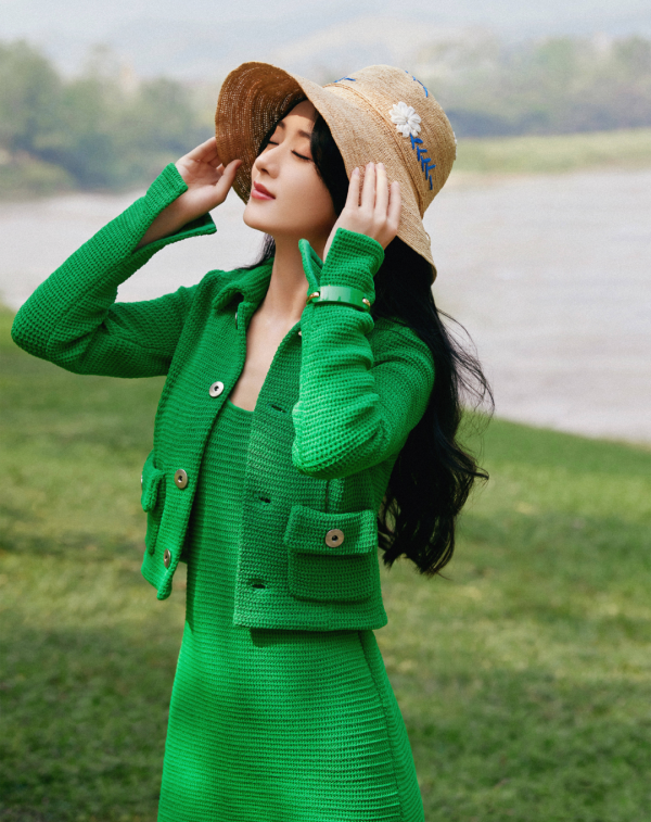 當14位女明星同時撞了衫，當趙麗穎對上邱天