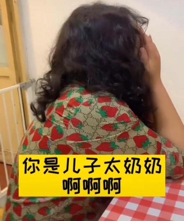 35歲女子看起來像50歲，為顯年輕去燙髮，丈夫：你像兒子的太奶奶