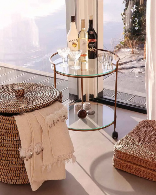 客廳不放沙發、茶几！反用這些，顏值美炸又省空間