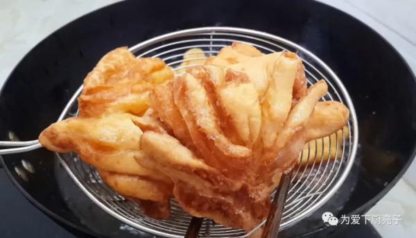 麵粉烙餅別炸油條了,大廚教你一招,香酥好吃,上桌好吃到舔手指 麵粉烙餅別炸油條了,大廚教你一招,香酥好吃,上桌好吃到舔手指