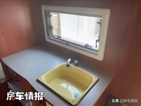 豐田四驅輕卡房車,柴油動力自動擋,長度僅4.9米內部空間卻很大 豐田四驅輕卡房車,柴油動力自動擋,長度僅4.9米內部空間卻很大