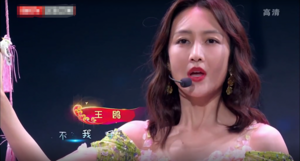 6臺春晚群芳爭豔：唐嫣劉海翻車，張雨綺鑽飾搶鏡，AB像大頭娃娃