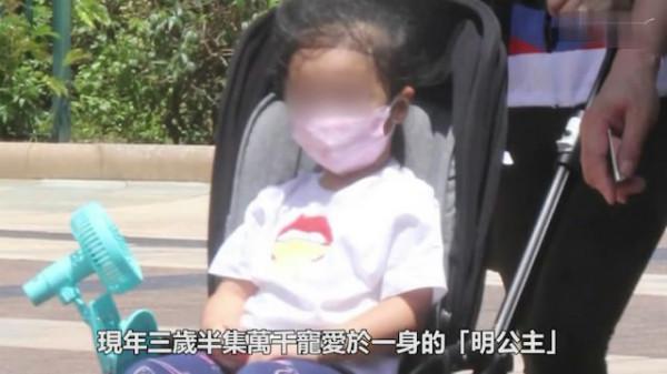 黎明女助手正式升級黎太,曬求婚及結婚鑽戒,帶三歲漂亮女兒出巡 黎明女助手正式升級黎太,曬求婚及結婚鑽戒,帶三歲漂亮女兒出巡