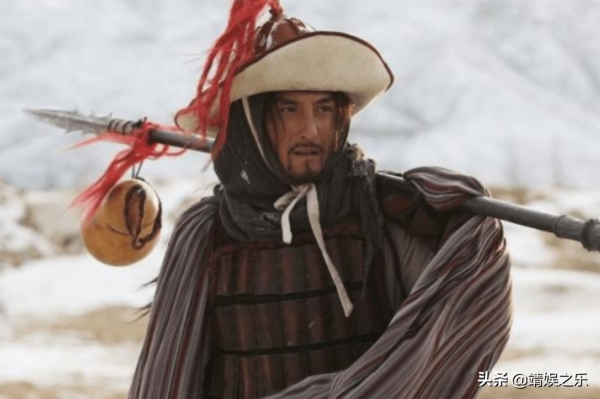 同父同母不同命，弟弟事業風生水起，哥哥卻自毀前程鋃鐺入獄