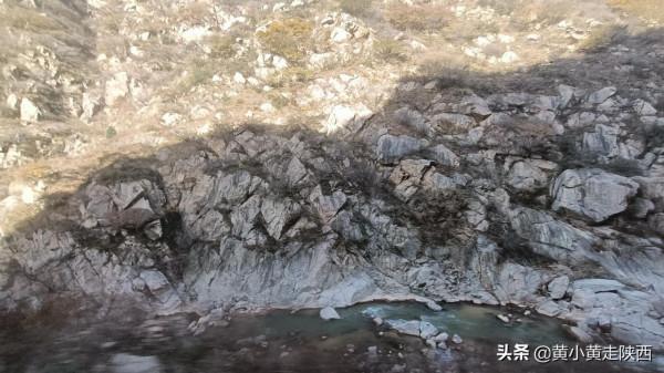 坐5元班車進秦嶺深處，抵達西安最有詩意的小鎮，山水紅葉任人賞