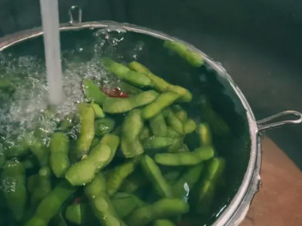 煮毛豆,冷水煮還是開水煮?學會3個技巧,毛豆綠油油的,很入味 煮毛豆,冷水煮還是開水煮?學會3個技巧,毛豆綠油油的,很入味