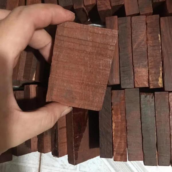 小葉紫檀木塊擺滿一桌子，這是啥感覺？