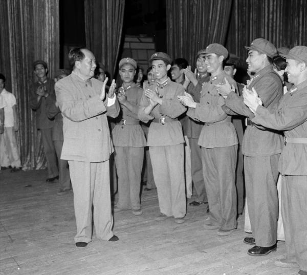 偉大的領袖毛主席身經百戰,從未有過絲毫退縮,可卻也有三“怕” 偉大的領袖毛主席身經百戰,從未有過絲毫退縮,可卻也有三“怕”