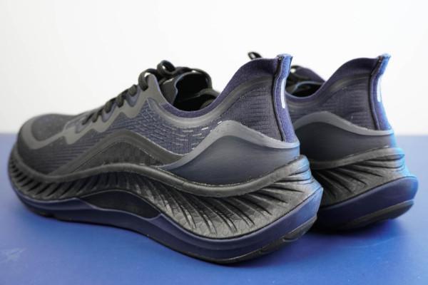 跑跳隨心，運動隨行，最懂我的運動好鞋--日常元素超臨界碳板鞋