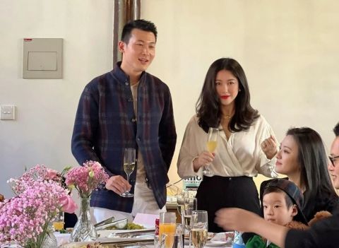 朱珠女兒命名儀式太隆重！齊聚京圈名流，朱珠產後穿黑白裝狀態佳