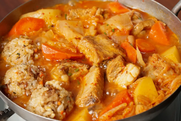 冬日所有的暖鍋裡,這一道最開胃 冬日所有的暖鍋裡,這一道最開胃