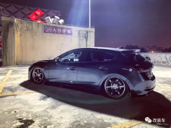 姿態風兩廂馬自達昂克賽拉，趴在地上的&quot&semi;鋼炮&quot&semi;也能很帥