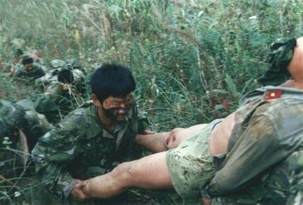 偵察兵冒險越境捕俘，為何半路上殺死23名越軍俘虜？