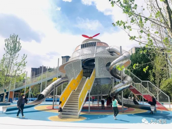 開園即火的全新遛娃地，再冷也要陪娃放電一整天