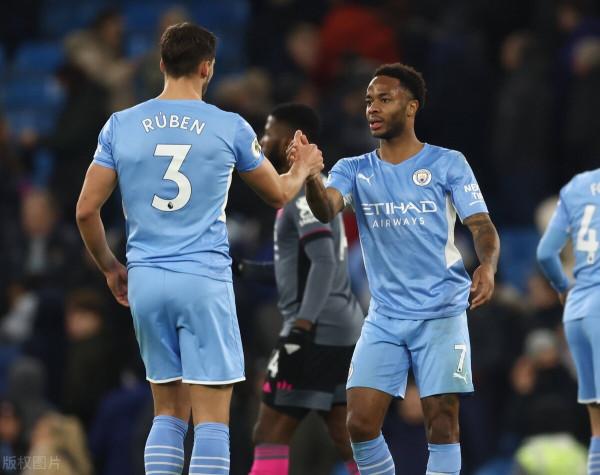 曼城、拜仁、皇馬和巴薩的新一代中軸線搭建中，缺什麼位置的球員