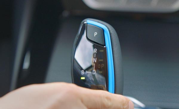 續航500km,降價7萬後的寶馬iX3 VS Model Y,你選誰? 續航500km,降價7萬後的寶馬iX3 VS Model Y,你選誰?