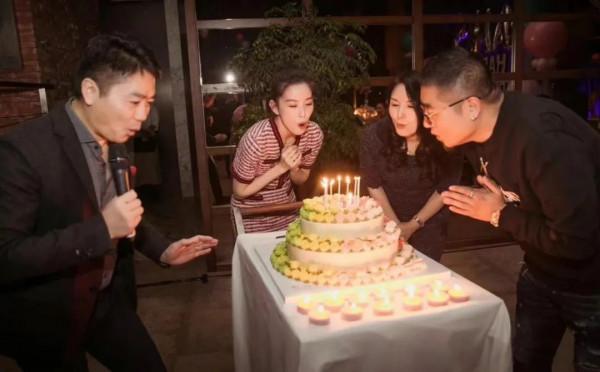 章澤天和劉強東，分不開了