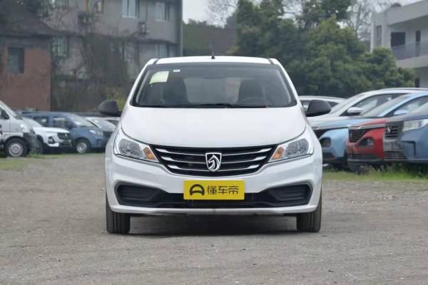 寶駿310：搭載1.2L+5擋手動變速箱，外觀大氣，適合家用代步