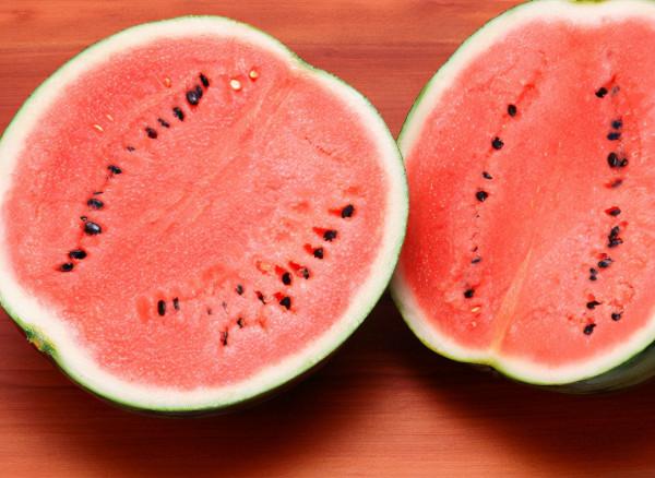 消化科專家胡連飛：夏季養胃避免吃這3樣，做好2件事對胃好